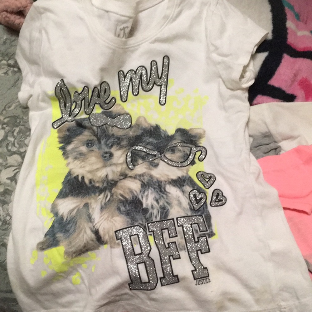A short sleeve shirt